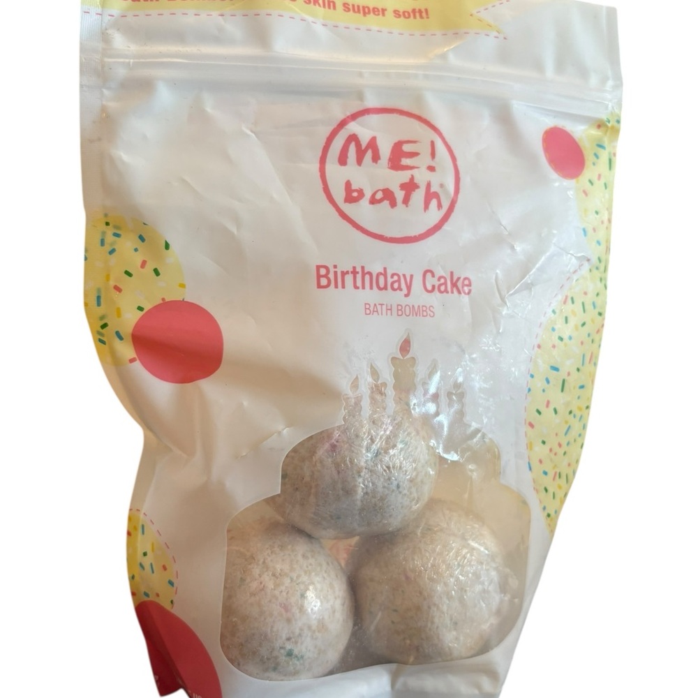 Me! bath Birthday Cake Bath Bombs Makes Skin Super Soft 6 Bath Bombs‎ 10 Oz New